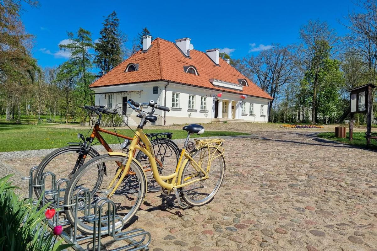 Muzeum Ziemiaństwa w Dąbrowie - Housity
