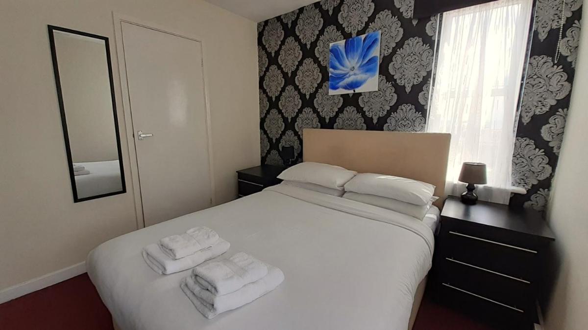 The Langtry Hotel - Housity