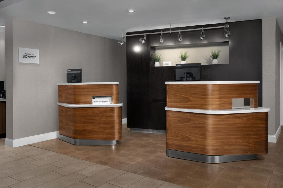 Courtyard by Marriott Orlando East/UCF Area - Housity