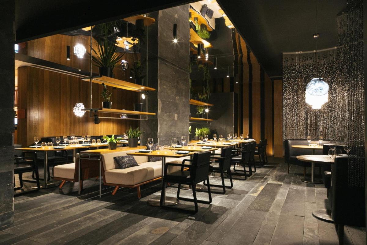 Un restaurante o sitio para comer en Salobre Hotel Resort & Serenity