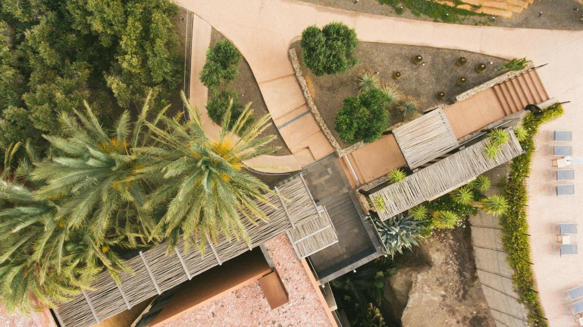 Jardín al aire libre en Salobre Hotel Resort & Serenity