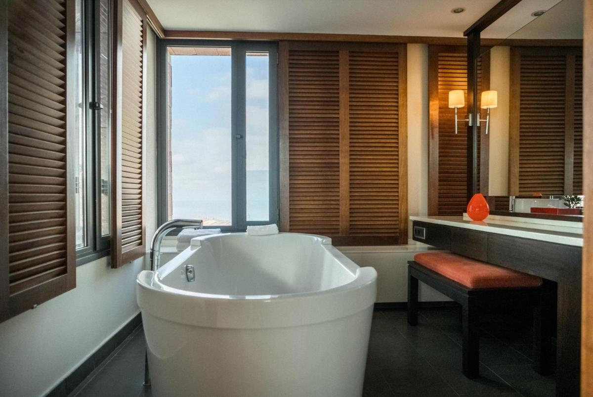 Un baño de Salobre Hotel Resort & Serenity