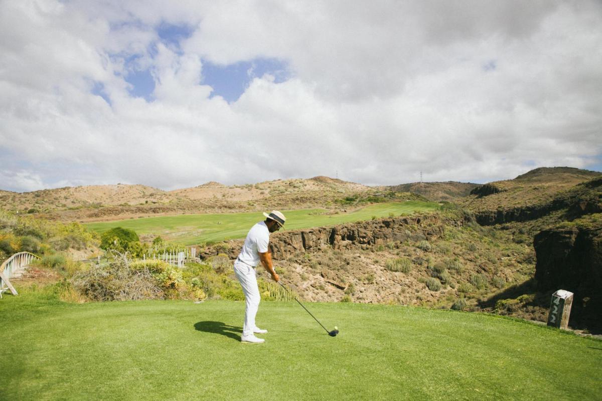Instalaciones para jugar al golf en el hotel o alrededores