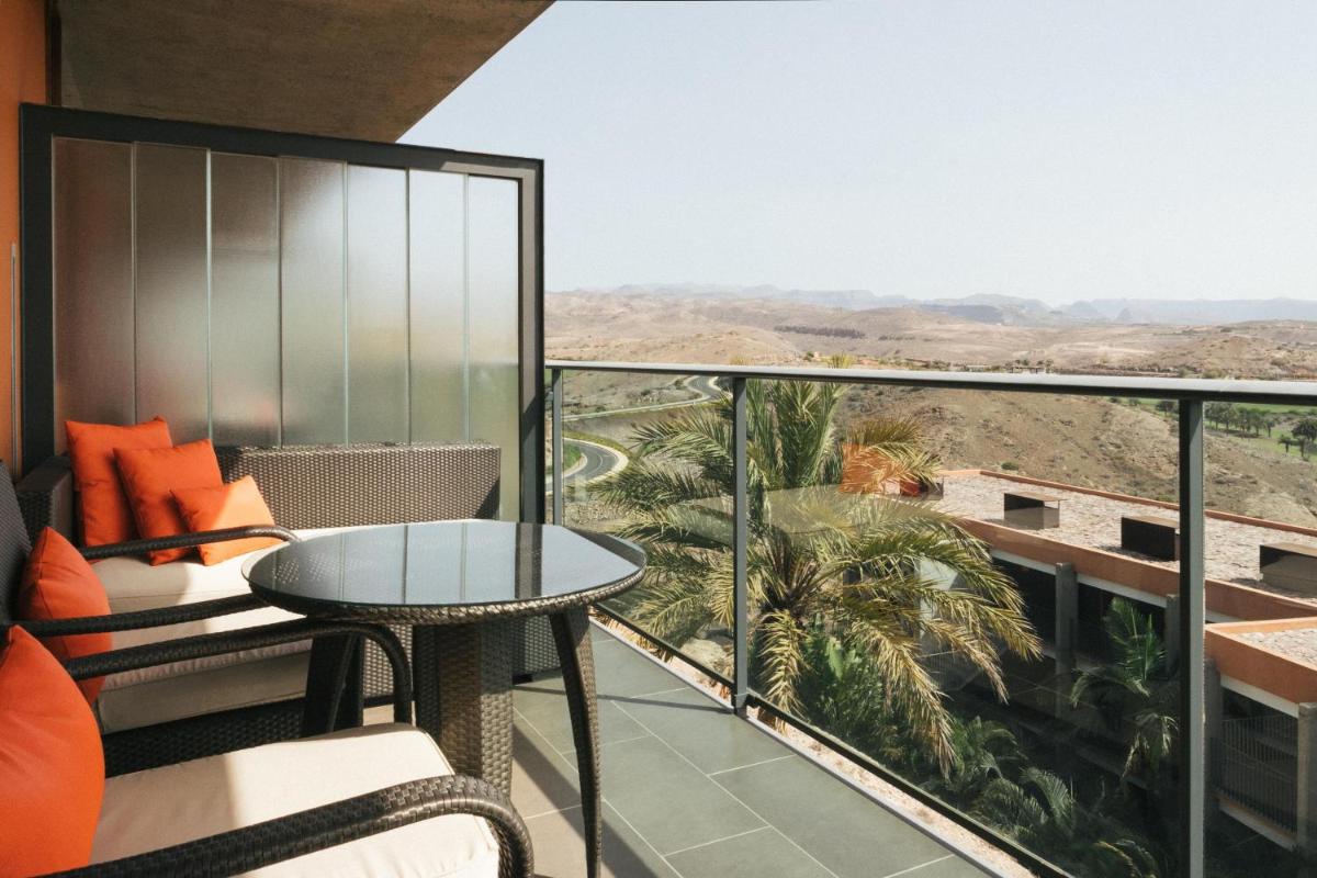 Un balcón o terraza de Salobre Hotel Resort & Serenity