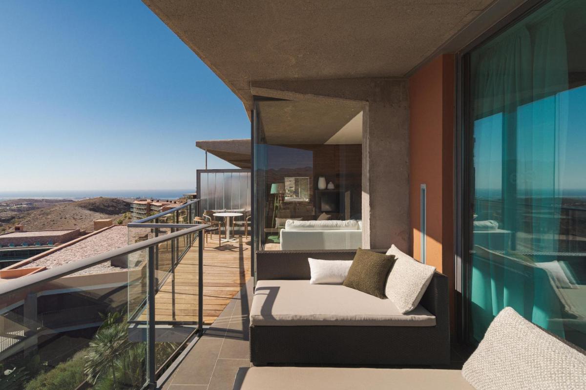 Un balcón o terraza de Salobre Hotel Resort & Serenity