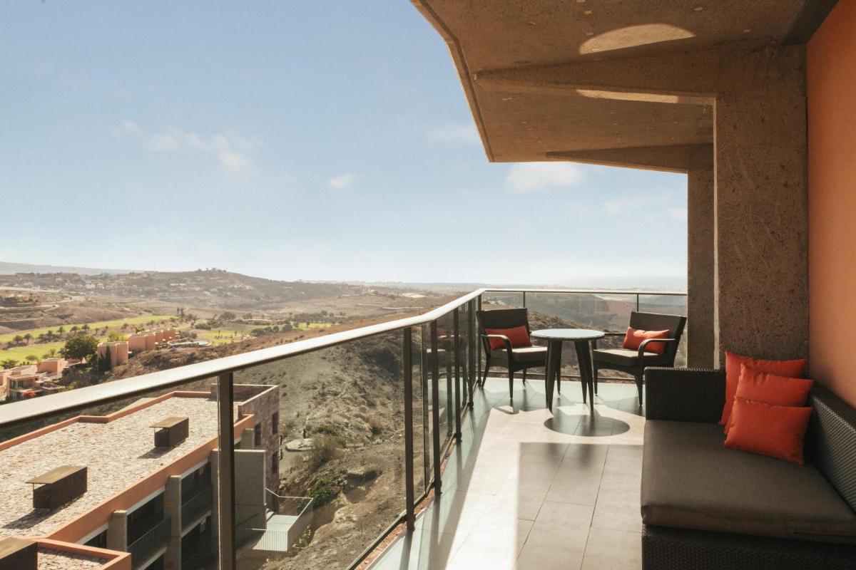 Un balcón o terraza de Salobre Hotel Resort & Serenity