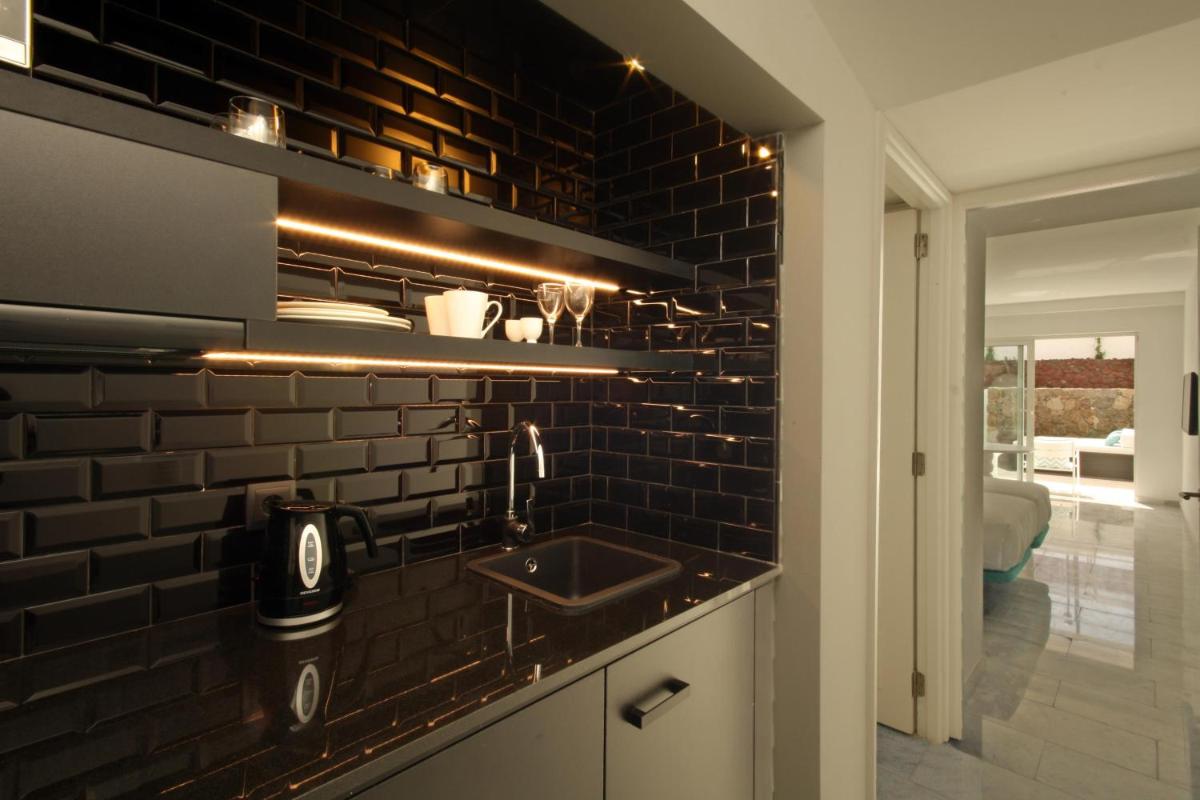 Una cocina o zona de cocina en Gold By Marina - Adults only