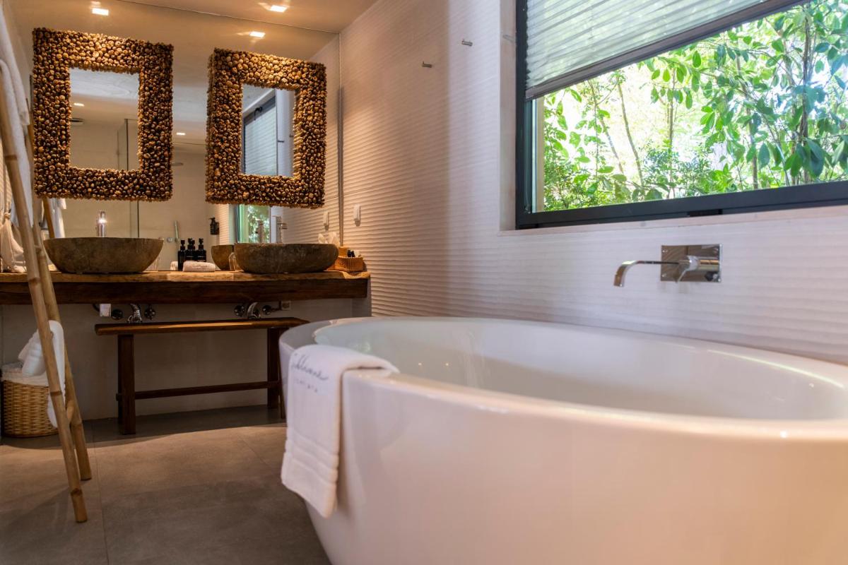 Uma casa de banho em Sublime Comporta Country Retreat & SPA