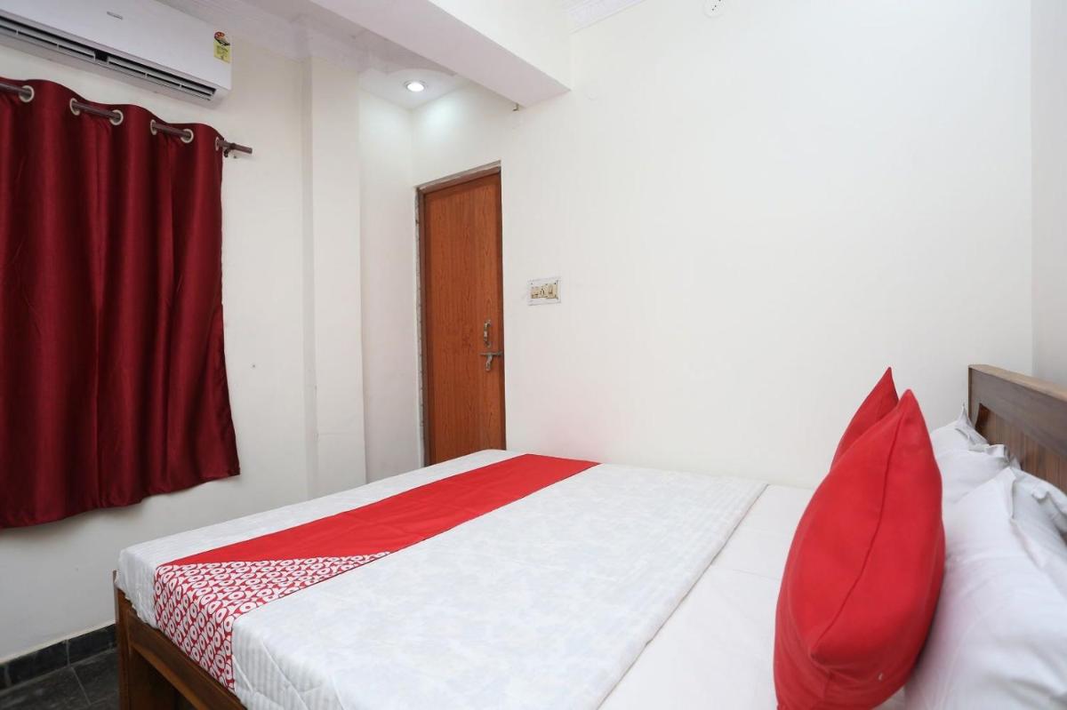 Flagship Hotel Mahendra Lodge - Housity
