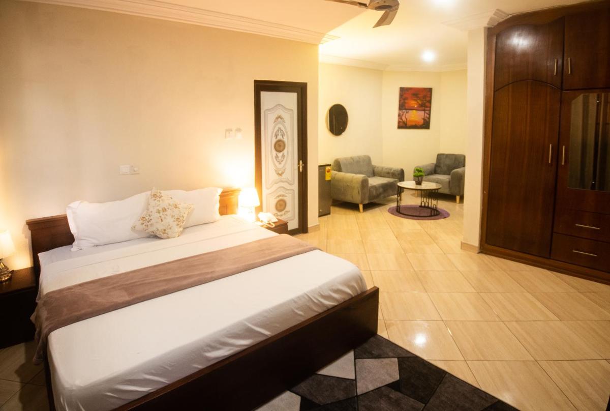 JOEFIKO ROYAL HOTEL - Housity