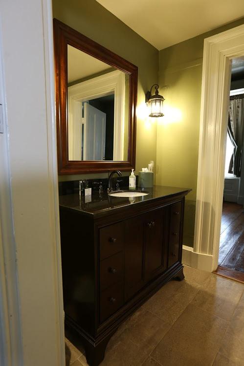 The Lafayette Inn & Restaurant - Housity