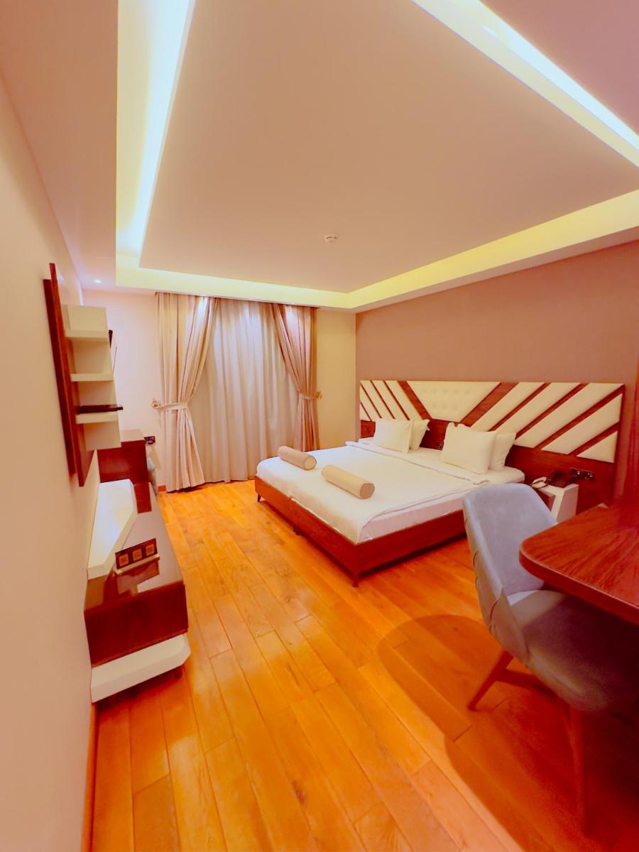 Granada Hotel - Housity