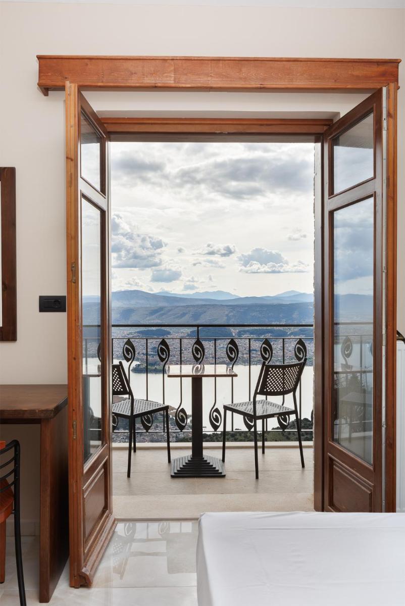 The View Hotel - Housity