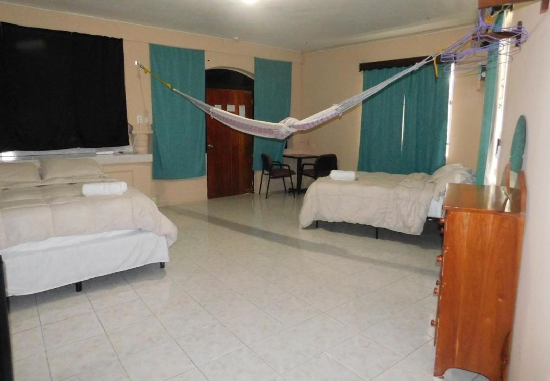 Arnold's Guest House - Housity