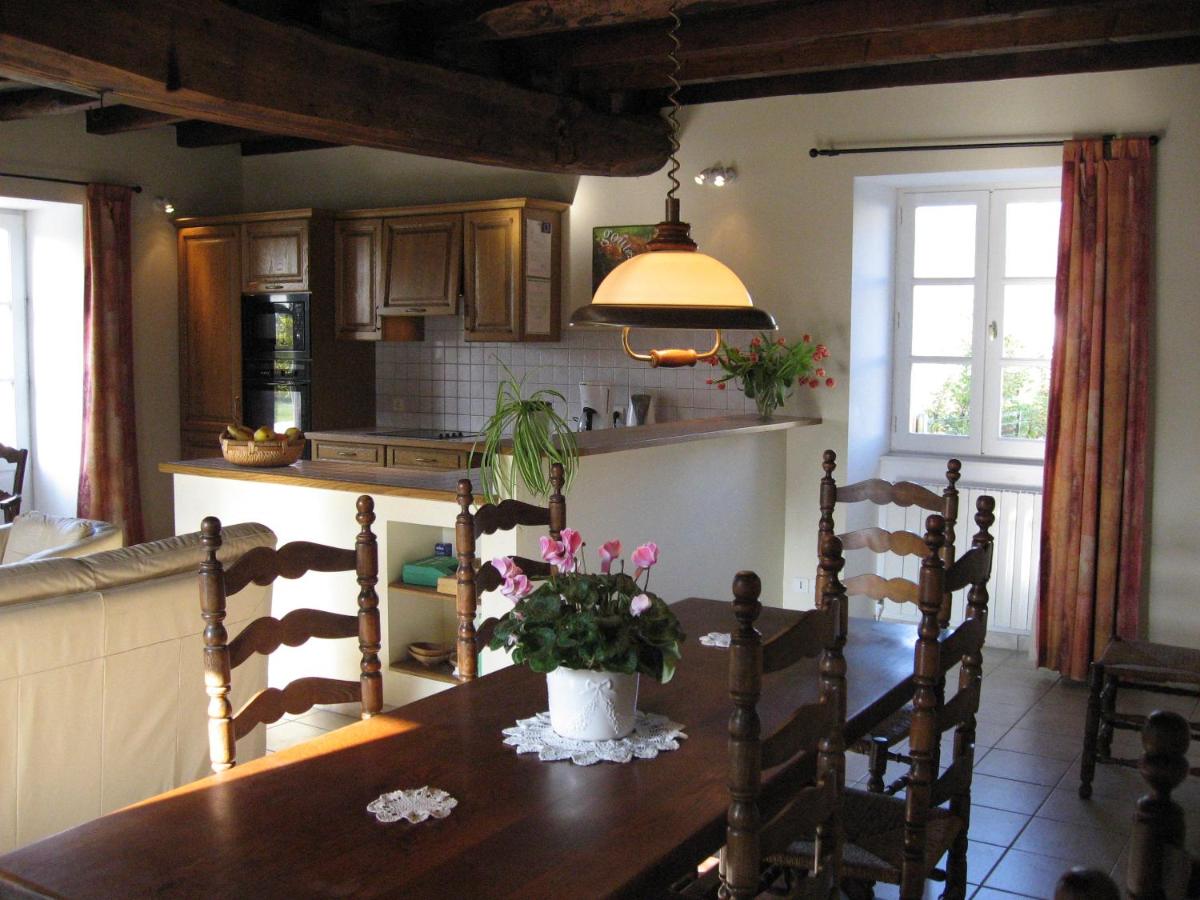 Luxury 18th C renovated stone house with heated swimming pool in countryside - Housity