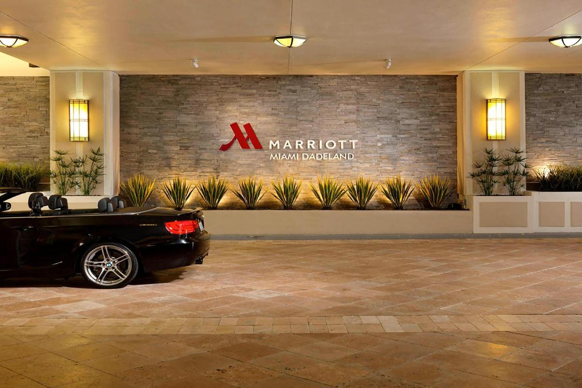 Miami Marriott Dadeland - Housity