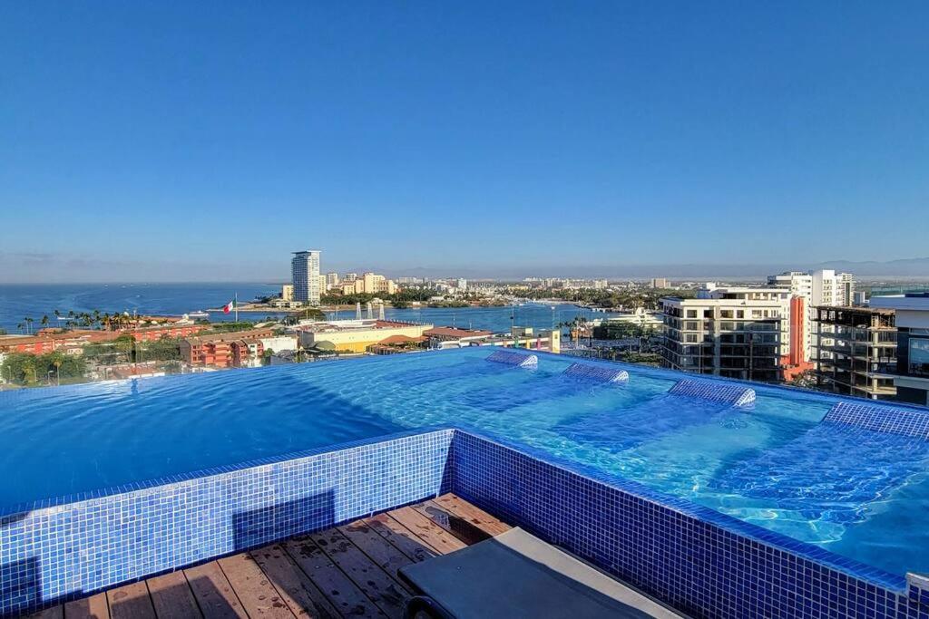 Zoho 603 Gorgeous Ocean View Apartment by Moikkarentals - Hizvo