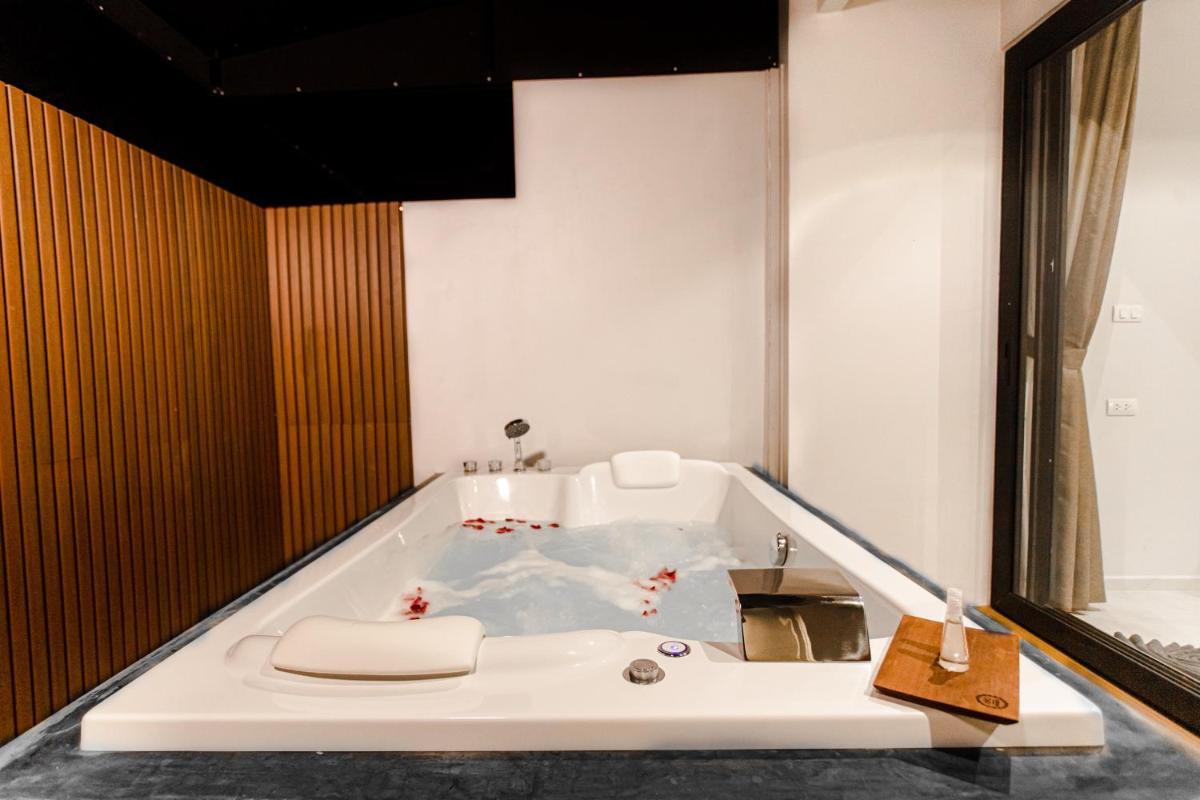 Tour De Phuket Hotel - SHA Plus - Housity