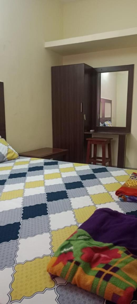 Hotel Aadhitiya - Housity