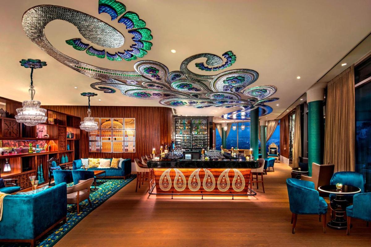 a hotel lobby with a large chandelier at ITC Kohenur, a Luxury Collection Hotel, Hyderabad in Hyderabad