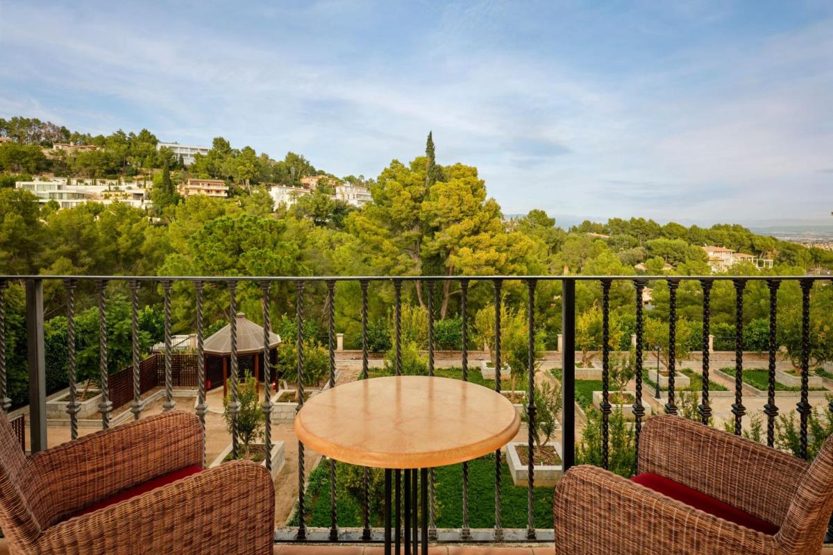 Un balcón o terraza de Castillo Hotel Son Vida, a Luxury Collection Hotel, Mallorca