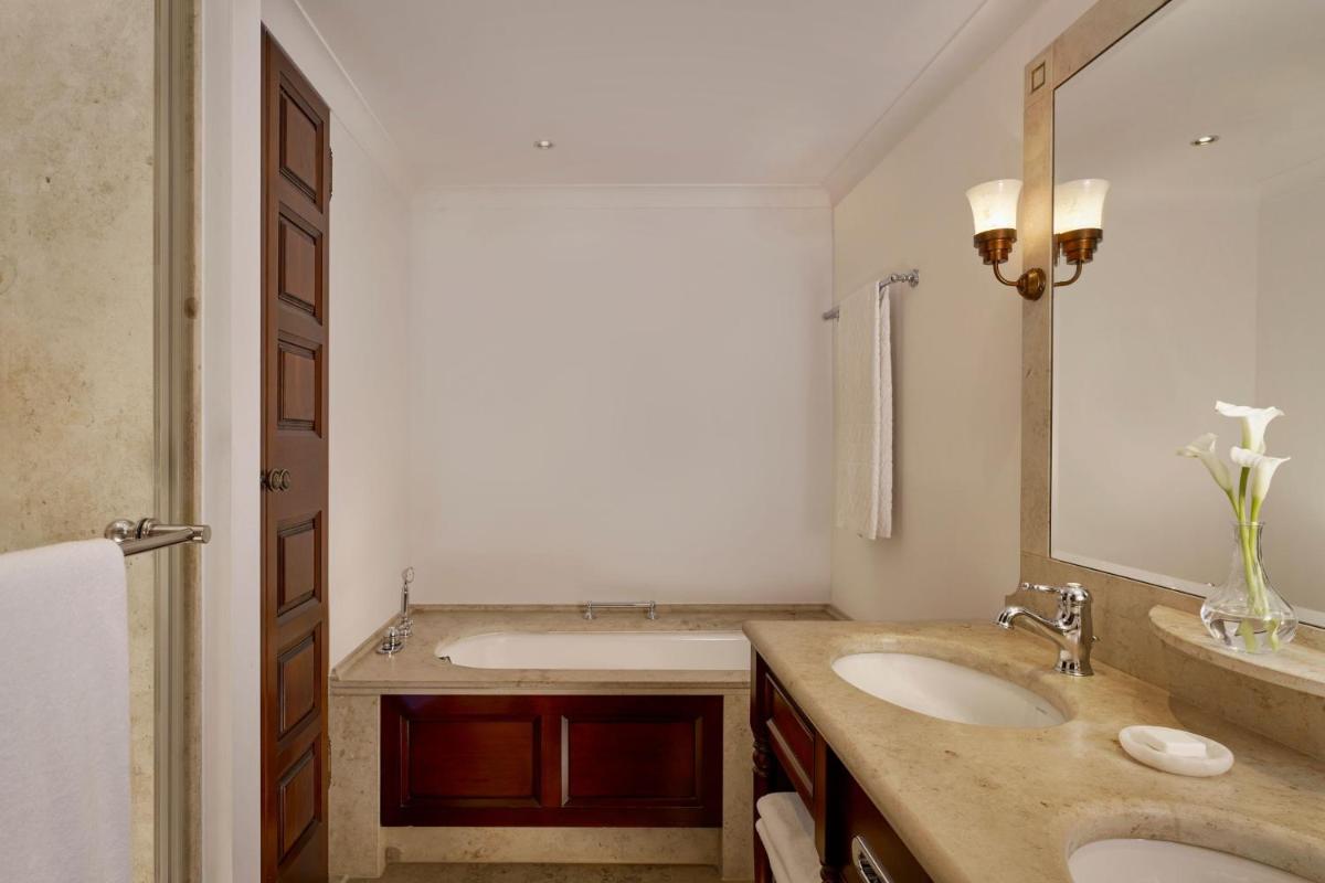 Un baño de Castillo Hotel Son Vida, a Luxury Collection Hotel, Mallorca