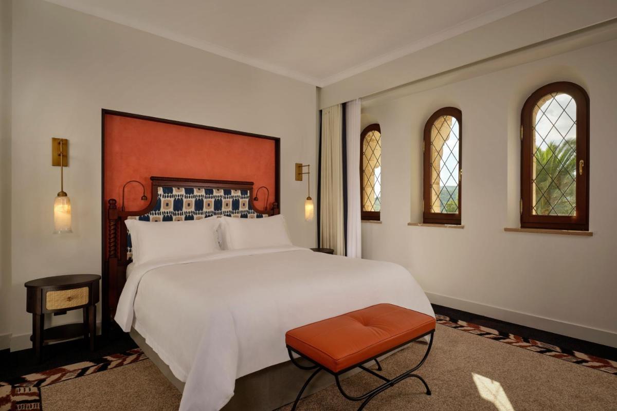Cama o camas de una habitación en Castillo Hotel Son Vida, a Luxury Collection Hotel, Mallorca