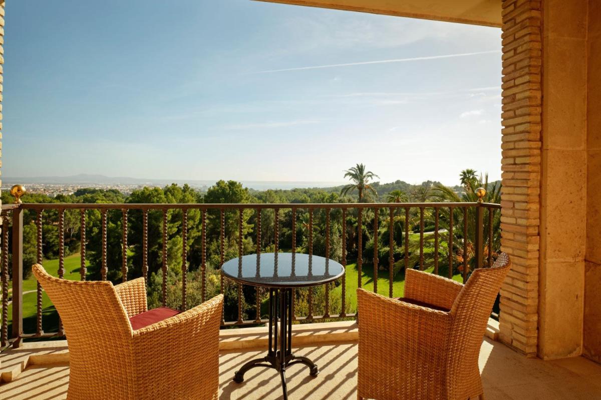 Un balcón o terraza de Castillo Hotel Son Vida, a Luxury Collection Hotel, Mallorca