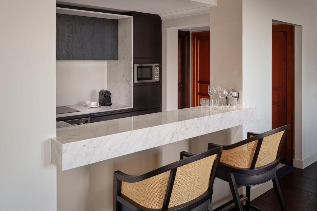 Una cocina o zona de cocina en Castillo Hotel Son Vida, a Luxury Collection Hotel, Mallorca