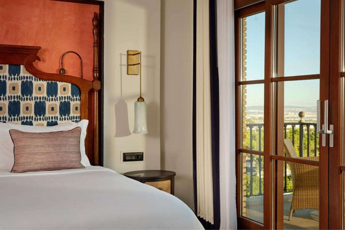 Cama o camas de una habitación en Castillo Hotel Son Vida, a Luxury Collection Hotel, Mallorca