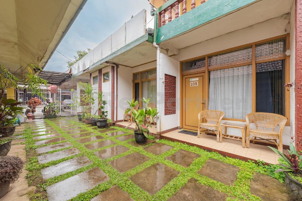 Seruni Guest House Near Alun Alun Lembang Mitra RedDoorz - Housity