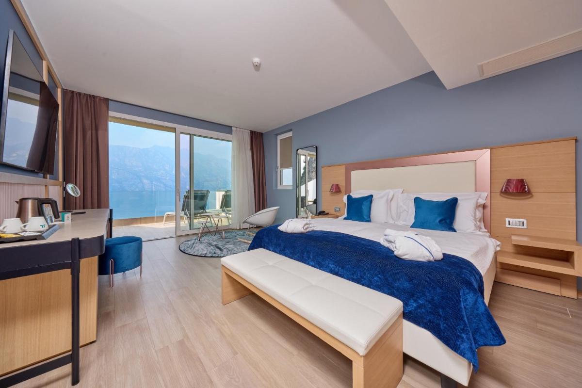 Hotel Castello Lake Front - Housity