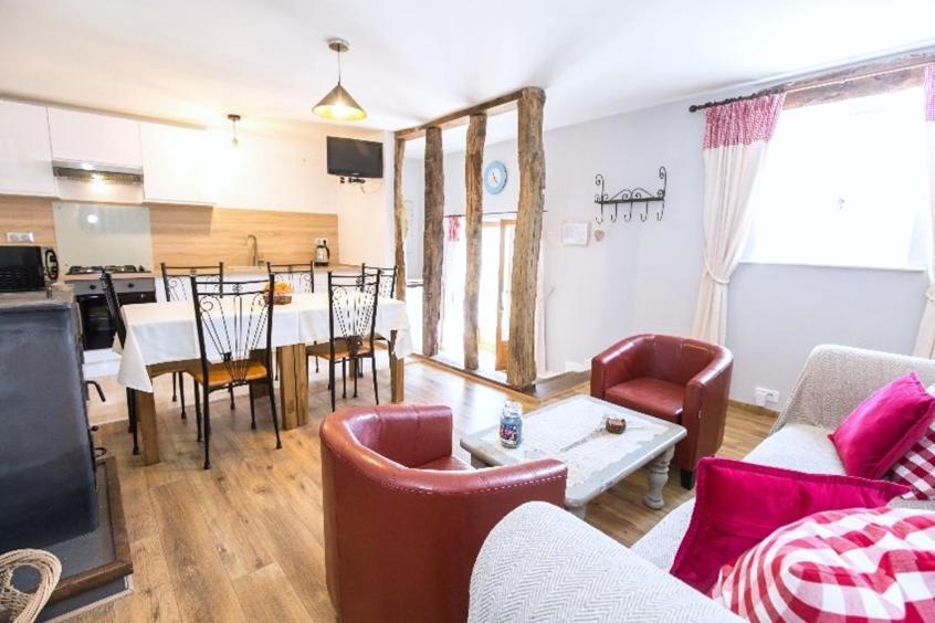 Les Touches - Housity