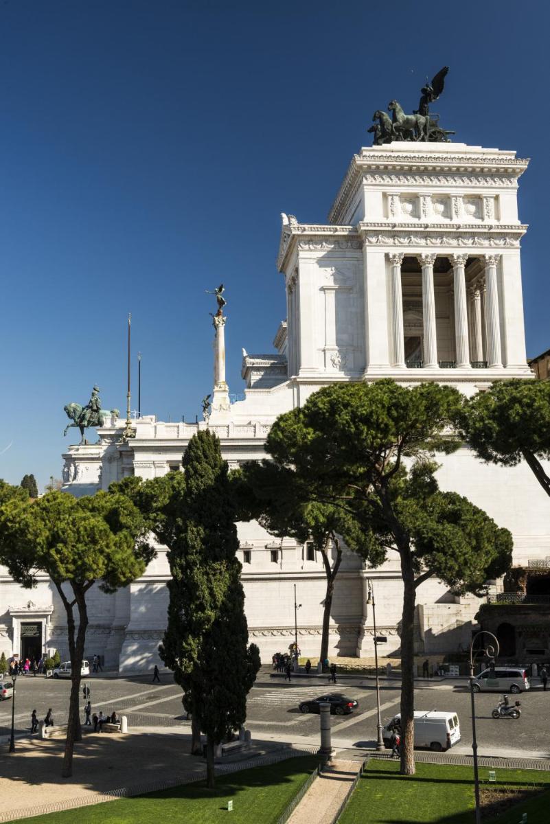 Rome Downtown Suite Bed and Breakfast Aracoeli - Housity