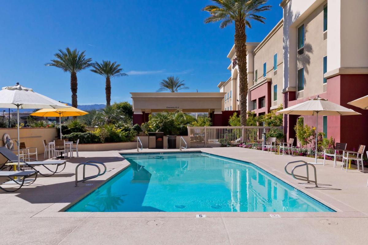 Hampton Inn & Suites Palm Desert - Housity