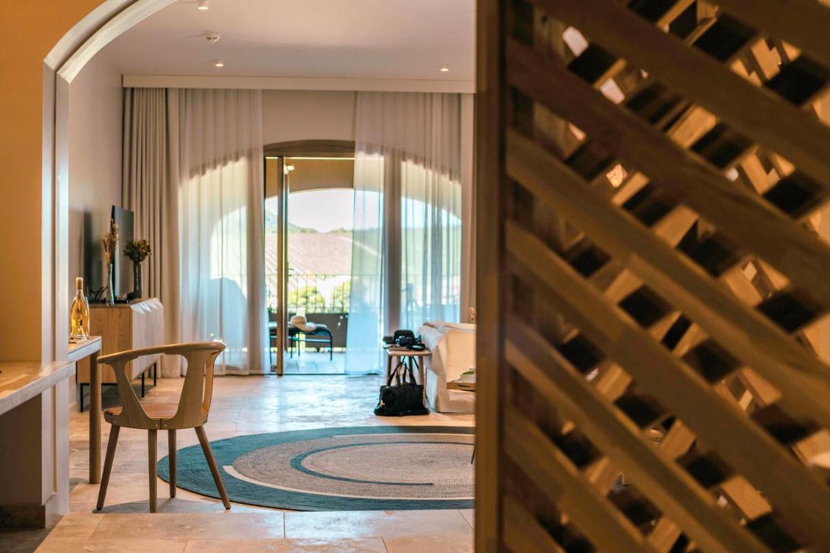 Coin salon dans l'établissement Château L'Hospitalet Wine Resort Beach & Spa