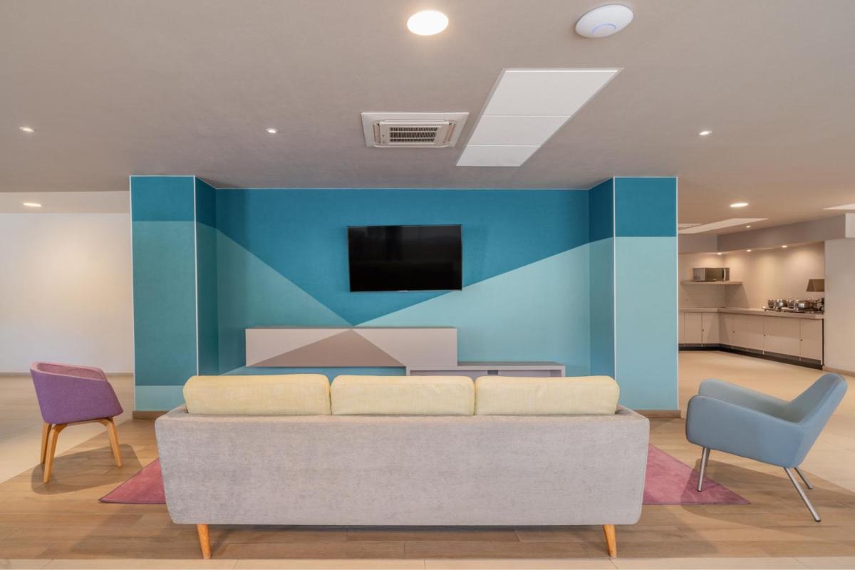 City Express Suites by Marriott Queretaro - Housity