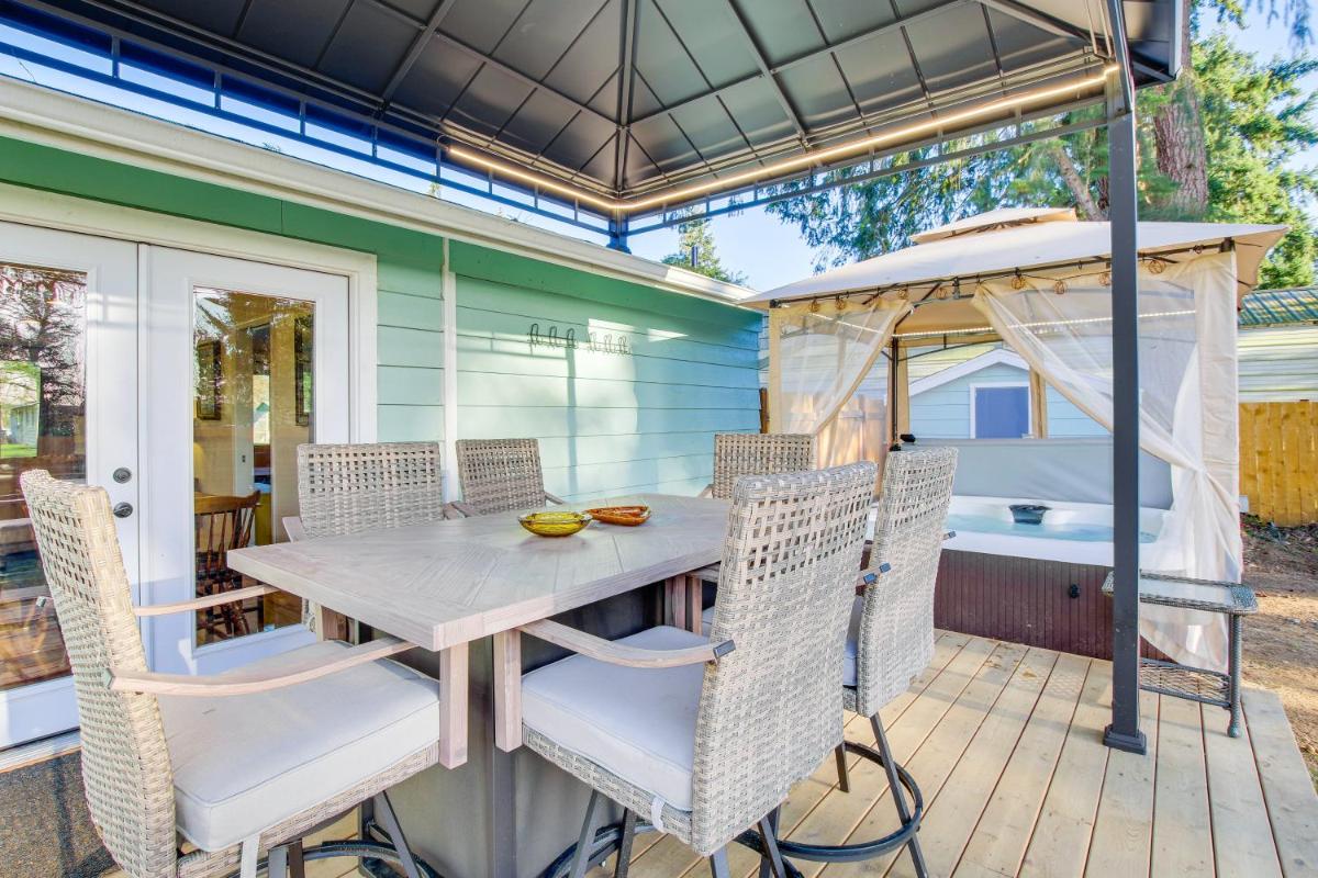 Charming Arlington Home with Hot Tub and Fenced Yard! - Housity