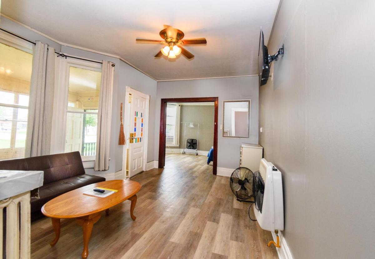 Port Huron Temp Stays - Apartment 1 - Housity