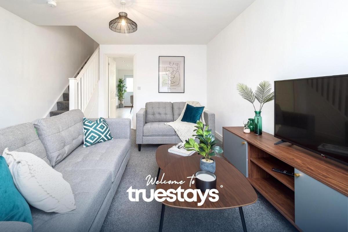 Ashworth House by Truestays - NEW 3 Bedroom House in Failsworth, Manchester - Housity