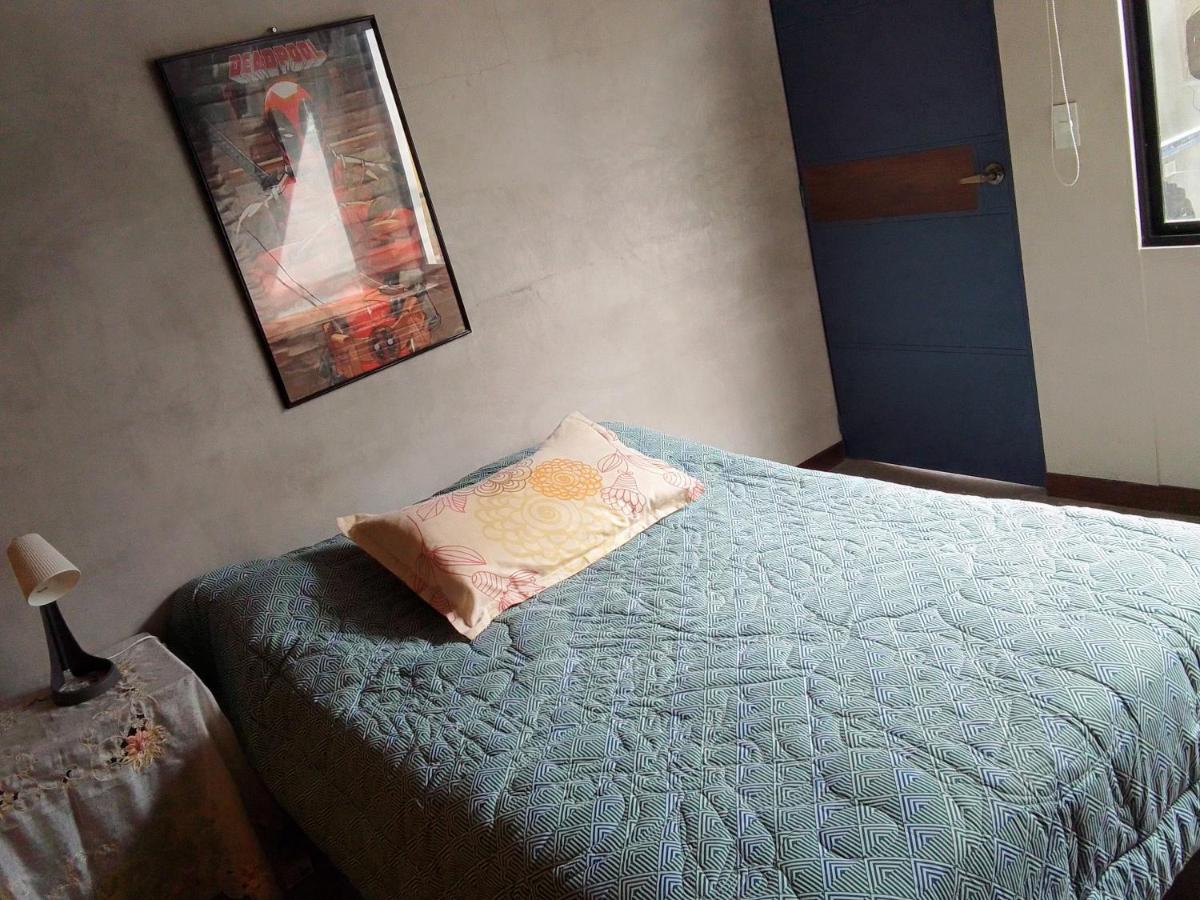 Hogar de Adriane Bed and breakfast cerca al aeropuerto - Housity