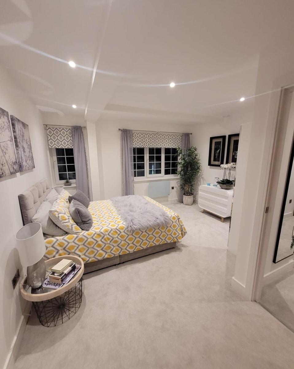Luxury 2 Bed Apartment In The Heart Of Rochester - Housity