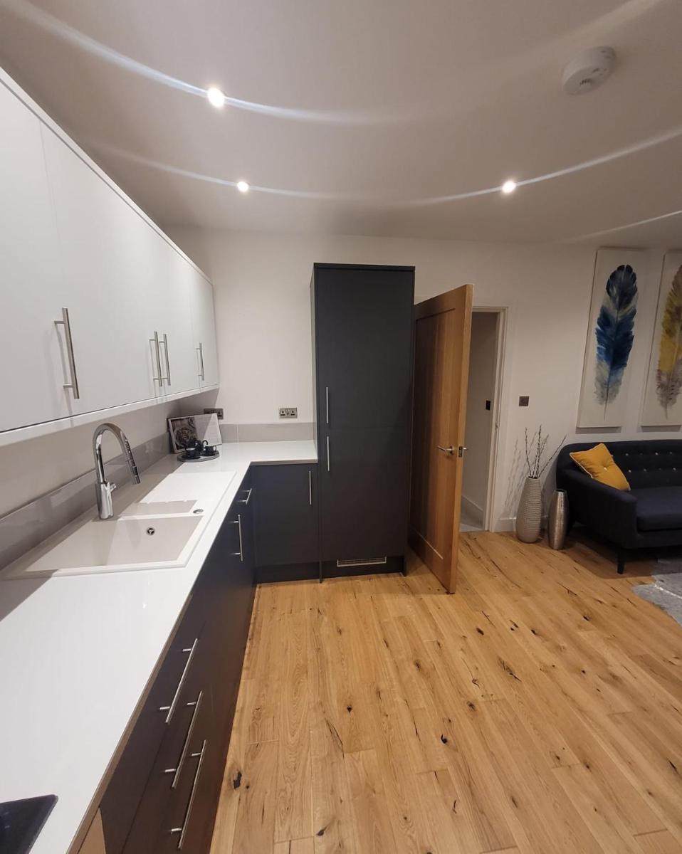 Luxury 2 Bed Apartment In The Heart Of Rochester - Housity