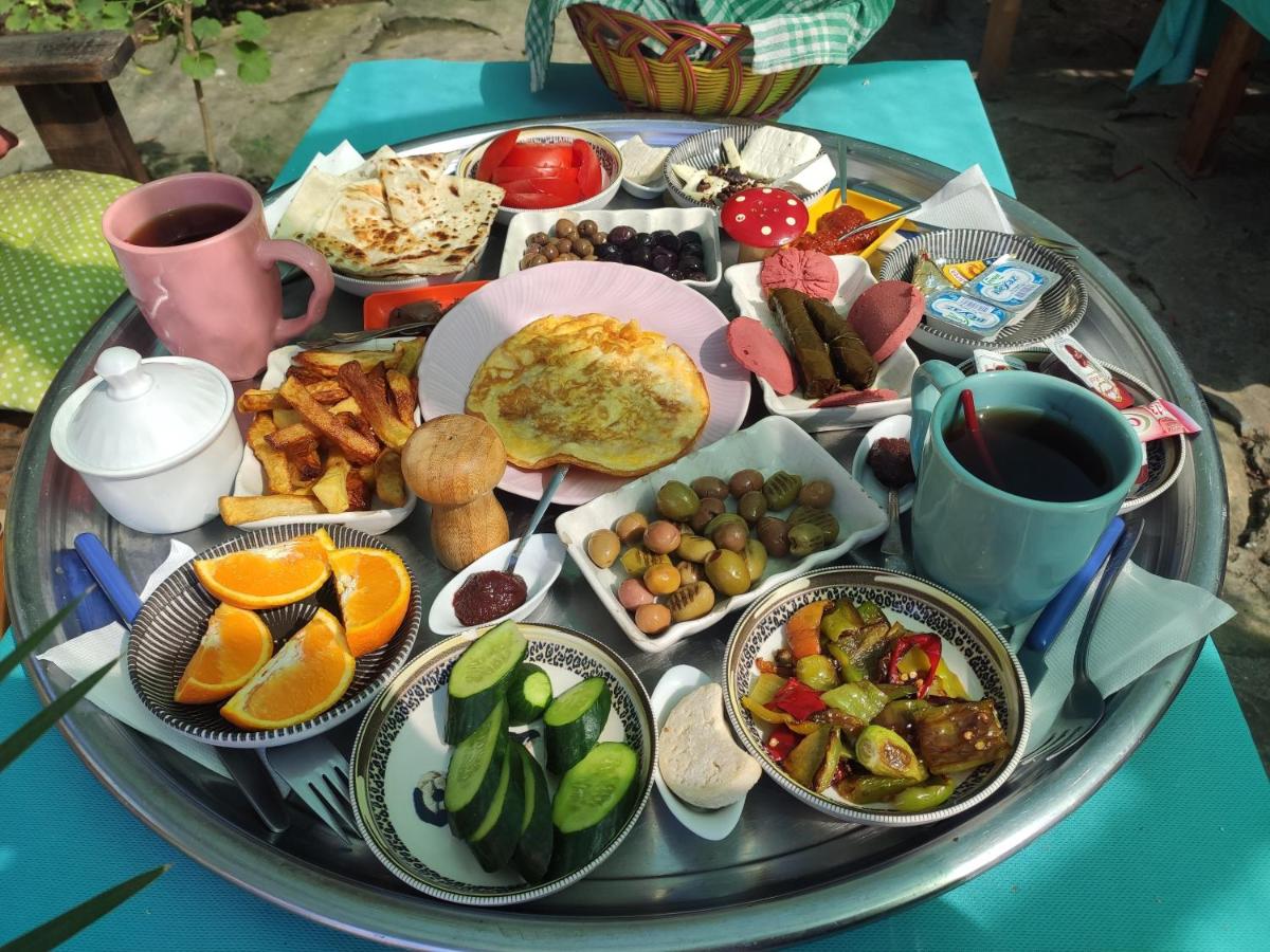 Side Tuana Garden Home - Housity