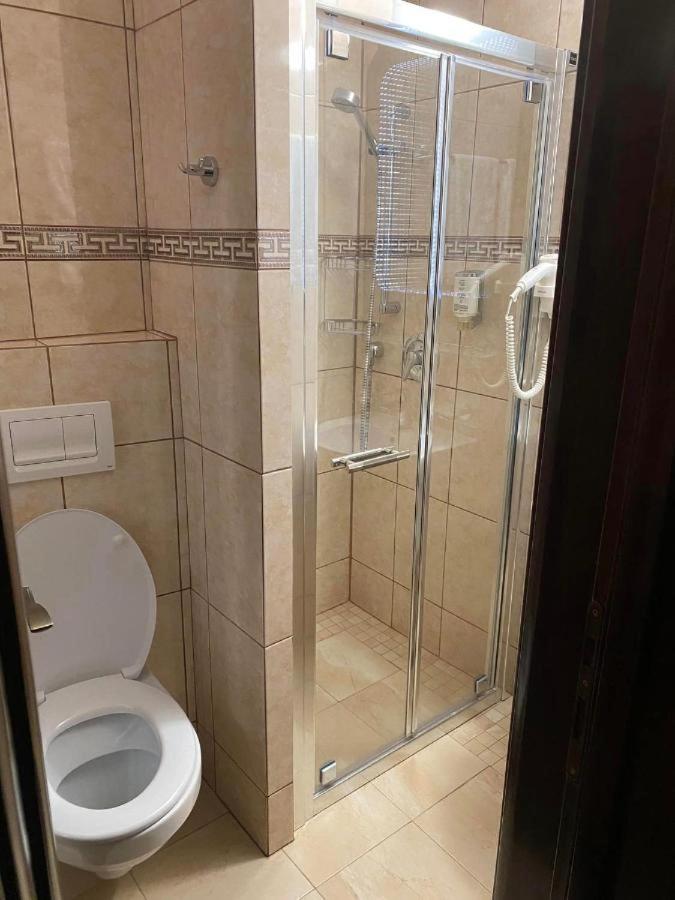 Hotel TROESMIS - Housity