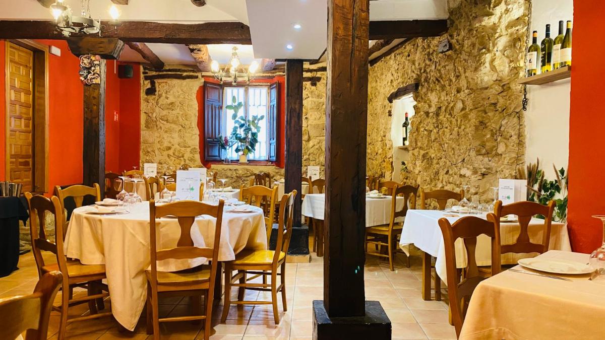 Hotel Restaurante Agapio de TRESNIÑO - Housity