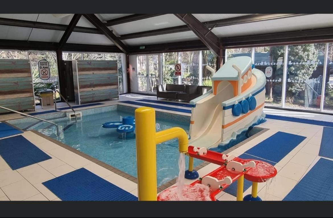 Woodlands Retreat Caravan - Housity