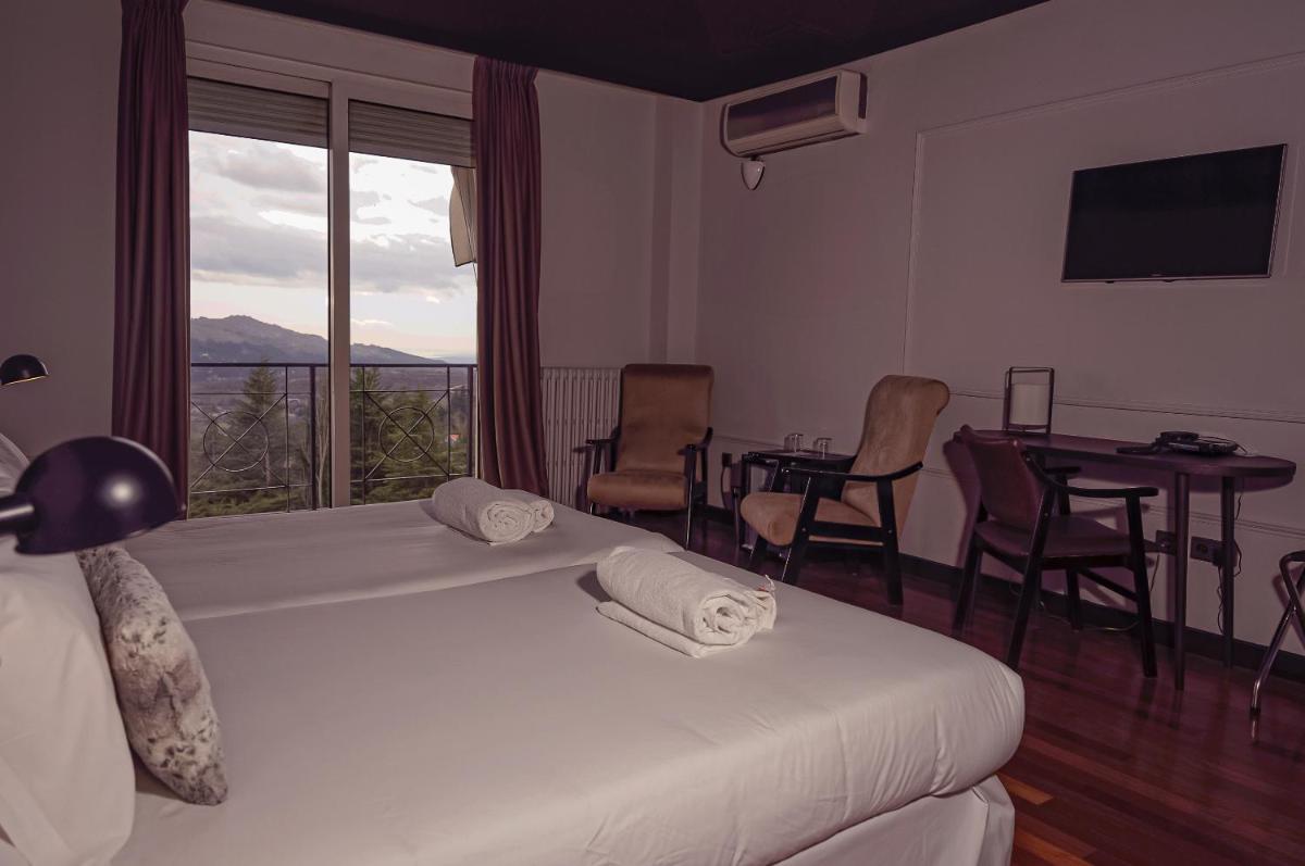 Cama o camas de una habitación en Hotel Hita "Nature Experience" for all