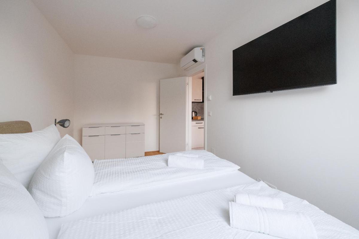 SYMPHONY Apartments 41 - Modern Loft with Terrace and Grill in Central Location - Housity
