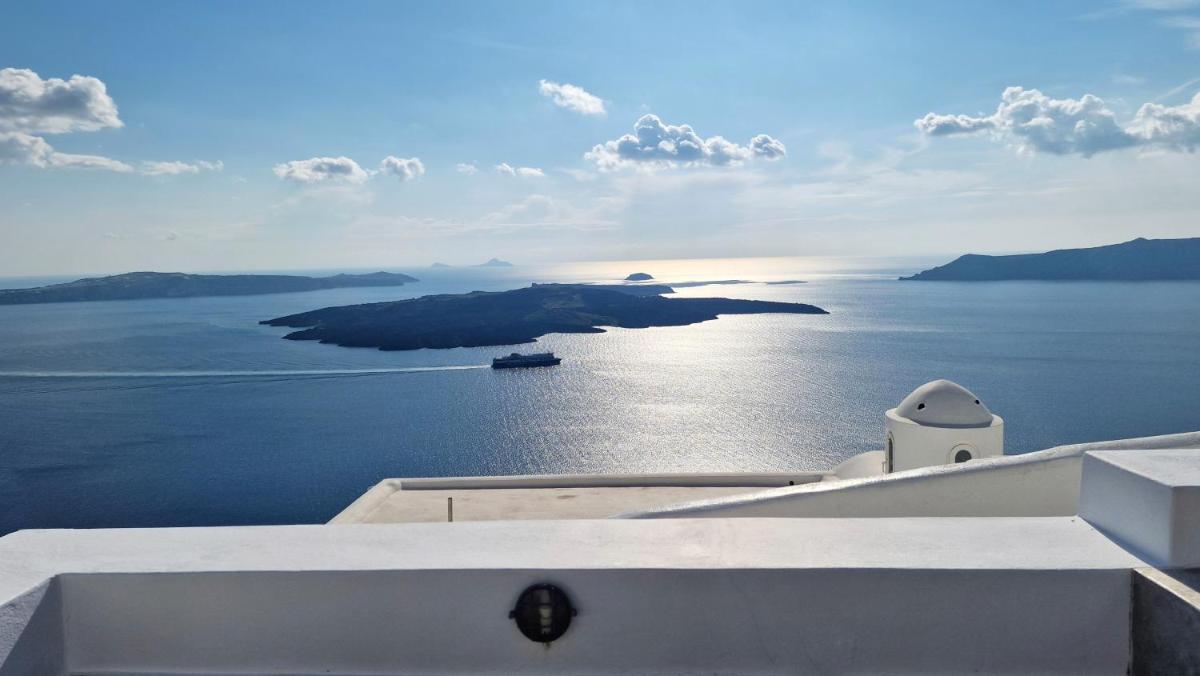 Karpimo Horizon - Caldera View with private hot tub - Housity